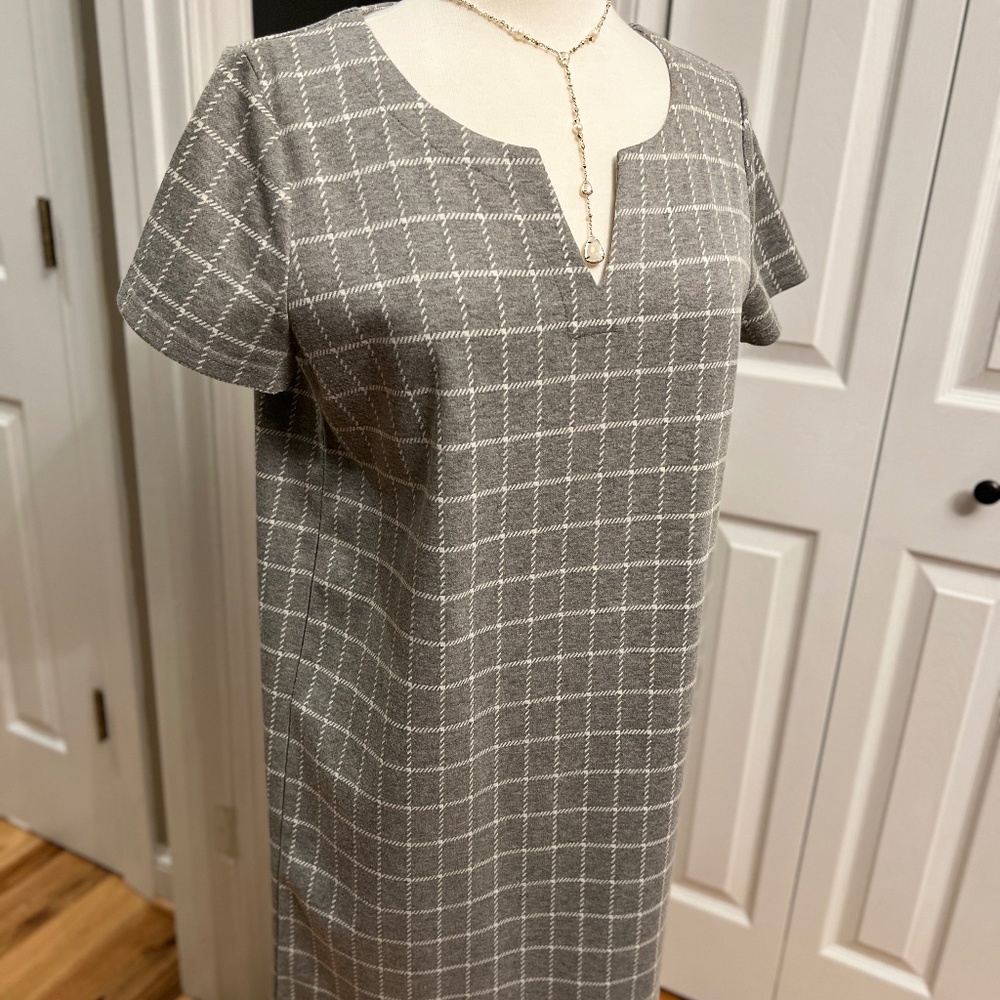 Jane & Delancey Dress. Grey/White. Size Medium.
